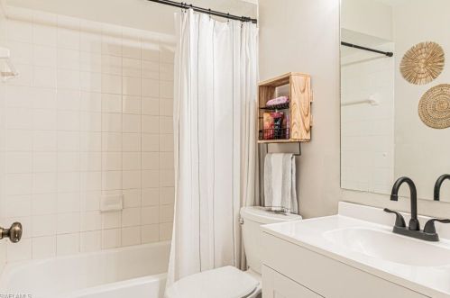 999 Grv Dr, Naples FL 34120-1424 exterior