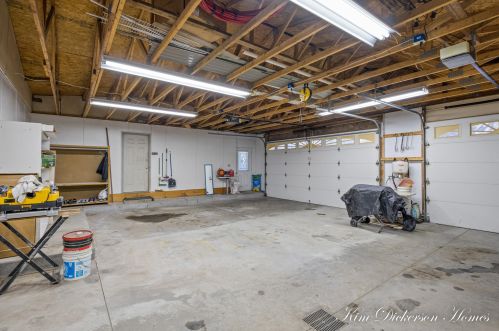 1404 Wolf Lake Rd, Meskegon MI 49442-1948 exterior