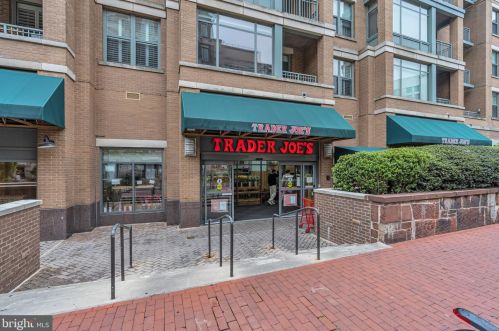 1111 25th St, Washington DC  20037-1447 exterior