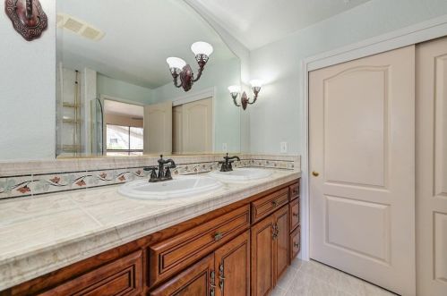 9811 Blue Lk Dr, Folsom CA 95630-1909 exterior