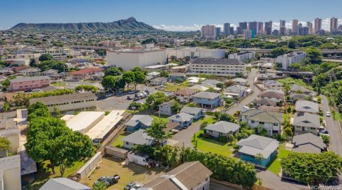 2971 Koali Rd, Honolulu HI 96826-1805 exterior