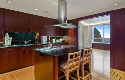 180 Pearson St, Chicago IL 60611-2130 exterior