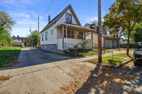 1314 22 St, Milwaukee WI 53215-4404 exterior