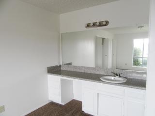 1502 Columbus St, Bakersfield CA  93305-2157 exterior