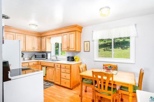 1445 Fern Ave, Duluth MN 55805-1133 exterior