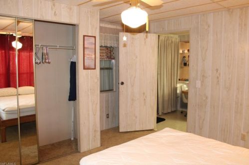 423 Cpe Florida Way, Naples FL 34104-4109 exterior