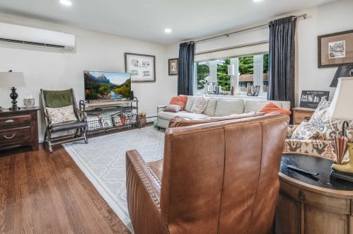 13 Darlene Dr, Poughkeepsie NY 12601-5603 exterior