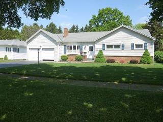 164 Dierdre Dr, Rochester, NY 14617-5254