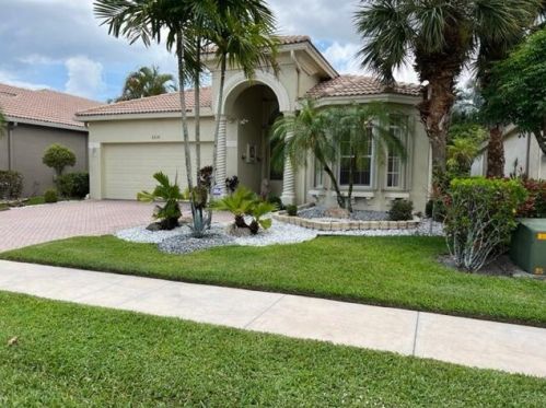 6934 Southport Dr, Boynton Beach FL 33472-6901 exterior