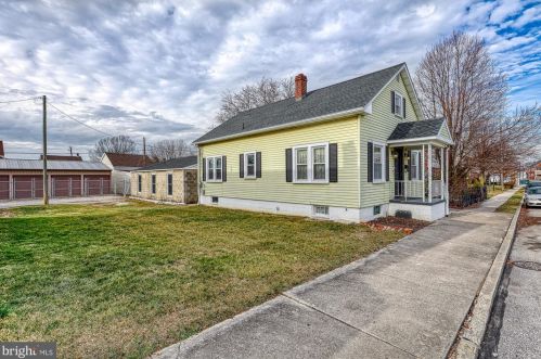 18 Orchard St, Hanover, PA 17331-3331