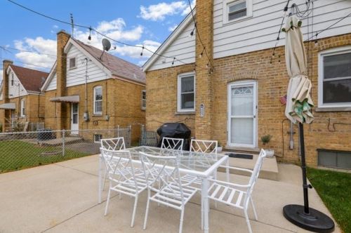 7112 Foster Ave, Chicago IL 60656-1956 exterior