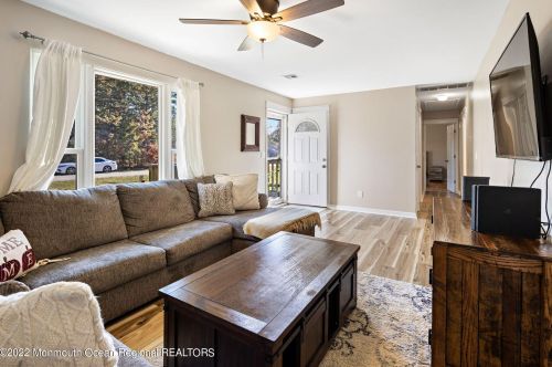 626 Berkeley Ave, Berkeley Township NJ 08721-3703 exterior