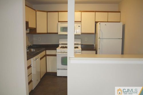 112 Woodhaven Dr, Edison NJ  08817-3766 exterior