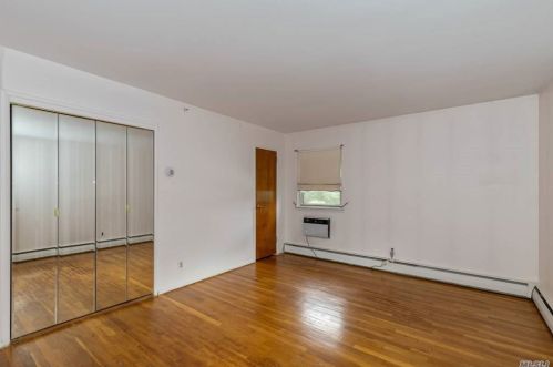 10 Glendale Dr, Huntington Station NY 11747-1237 exterior