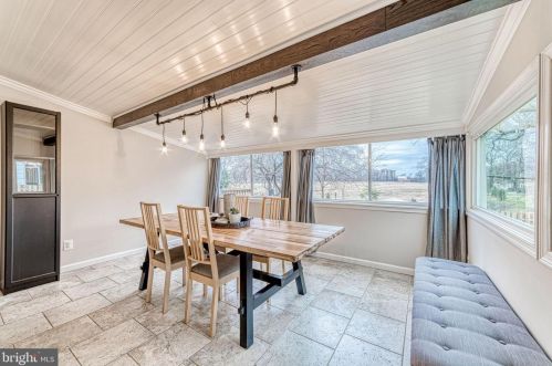 5637 Fenwick Dr, Alexandria VA 22303-1524 exterior