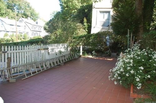 3 Darwood Pl, Mount Vernon NY 10553-1202 exterior