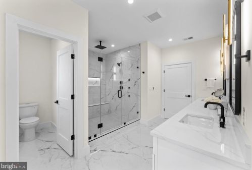 1327 Mayflower Dr, Mc Lean VA 22101-3405 exterior