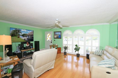 727 Calmoso Dr, Fort Pierce FL 34983-2208 exterior