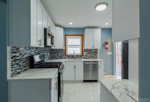 131 Bernard Ave, Edison NJ 08837-3036 exterior