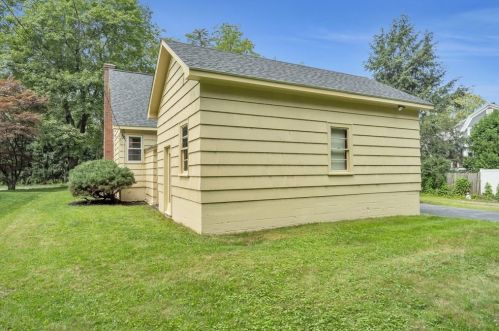 30 Kinnicutt Rd, Worcester MA 01602-1546 exterior