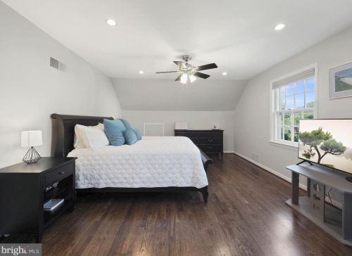 8224 Inverness Holw Ter, Rockville MD 20854-2726 exterior