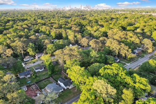 1335 Avon Ave, Atlanta GA  30310-3907 exterior