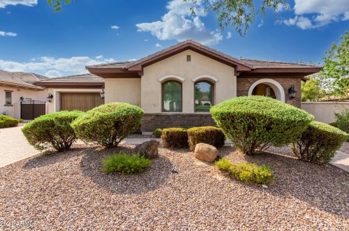 227 Alamosa Dr, Chandler, AZ 85248-5114