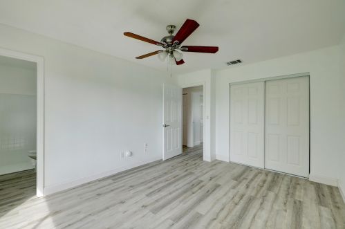 1925 Redwing Cir, Fort Pierce FL 34952-8834 exterior