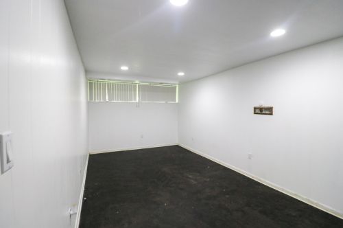 6500 Eberhart Ave, Chicago IL 60637-3206 exterior