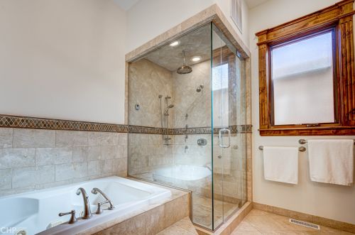 2732 Marshfield Ave, Chicago IL 60614-1016 exterior