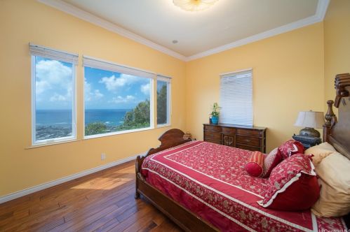 5201 Kuaiwi Pl, Honolulu HI 96821-1560 exterior