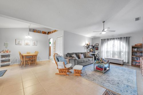 211 Kestor Dr, Fort Pierce FL 34953-5426 exterior