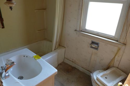 1020 Leith Ave, Waukegan IL 60085-2542 exterior