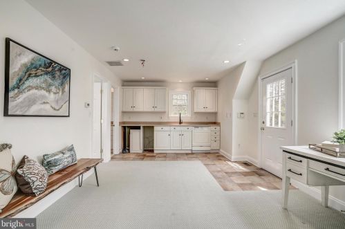 8503 Country Club Dr, Bethesda MD 20817-4579 exterior