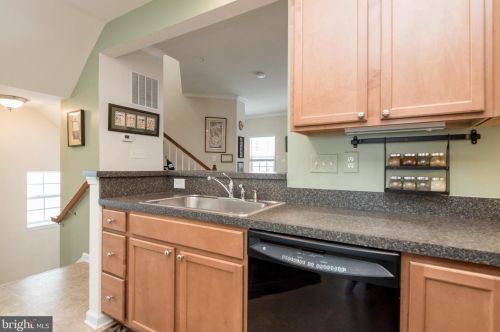 933 Hopkins Cor, Glen Burnie MD 21060-8452 exterior