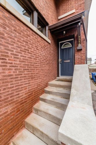 7225 Bennett Ave, Chicago IL  60649-2905 exterior