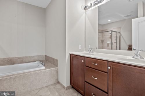 425 Carson Ter, Huntingdon Valley PA  19006-4720 exterior