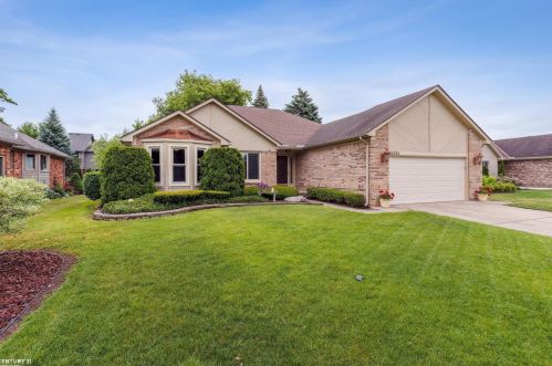 52454 Antler Dr, Macomb Township, MI