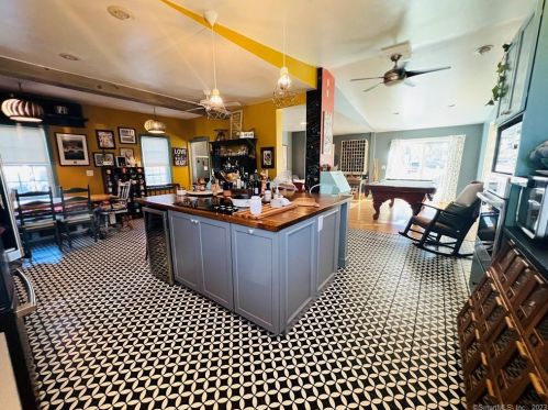 294 Broad St, Killingly, CT 06239-2904