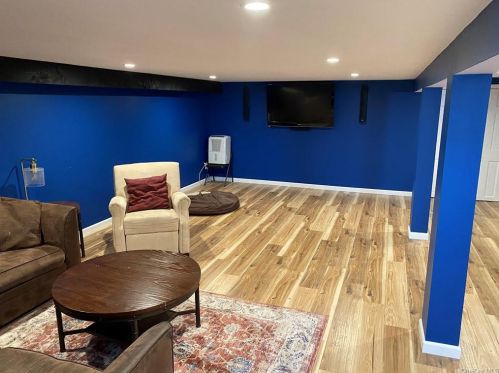 106 Hale Rd, Babylon NY 11703-4508 exterior