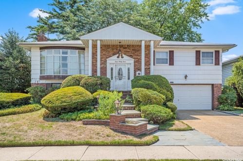 737 Golf Dr, Valley Stream, NY 11581-3520