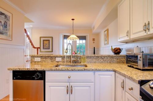 414 Corey Ln, Middletown RI 02842-5659 exterior