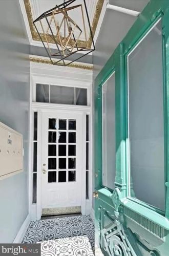 1527 Green St, Philadelphia PA  19130-4045 exterior