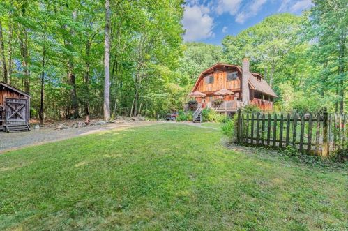 53 M And M Rd, Middletown NY 10940-6392 exterior