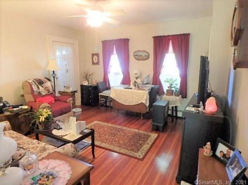 47 Maple St, Manchester CT 06040-5527 exterior