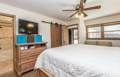 2569 Root Riv Pkwy, Milwaukee WI 53227-1849 exterior