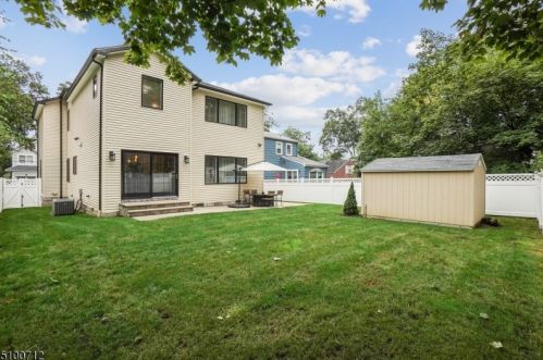 30 Mount Pleasant Pkwy, Livingston NJ  07039-2821 exterior