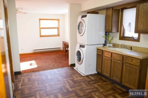 89 Clinton Pl, East Rutherford NJ 07073-1323 exterior