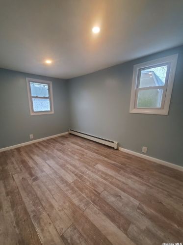 40 4th St, Valley Stream NY  11581-1213 exterior