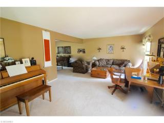 1055 Chatham Pl, Cleveland OH  44116-2102 exterior